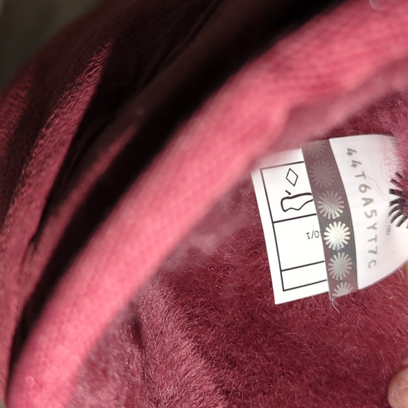 FINAL SALE UGG Classic Short II Garnet New in Box - Picture 7 of 8